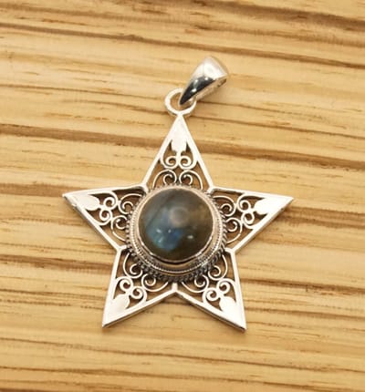 Sterling zilveren hanger van ster met steen labradorite - zilveren hanger van sier ster met blauw groen steen - sierlijke zilveren vrouwen hanger ster - silver pendant star - bedel voor aan ketting ster