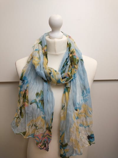 Lange dames sjaal Chalina gebloemd motief blauw geel wit groen zwart roze