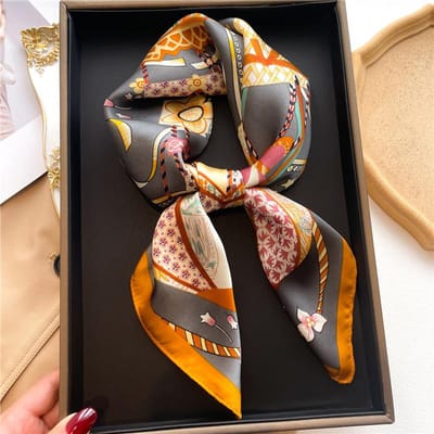 Écharpes de mode de luxe pour femmes Châle d'été Imprimé Satin de soie Hijab Bandana Foulard carré 70*70cm Bandeau pour cheveux Hijab 70X70cm brown