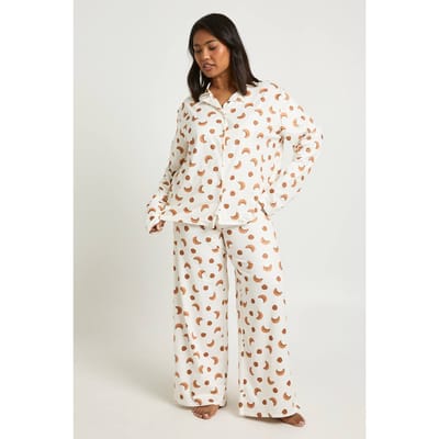 boohoo Dames Plus Croissant Print Lange Mouw Shirt & Broek Pyjama Set | Cream | Maat: 16