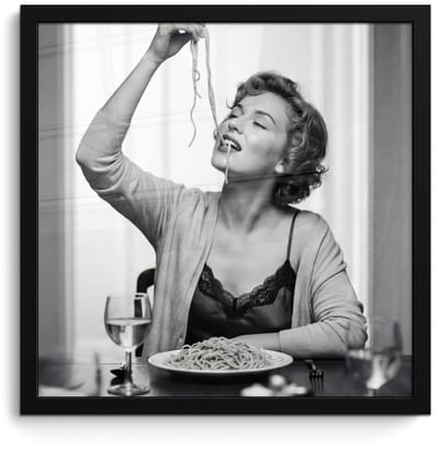Poster in lijst - Fotolijst 40x40 cm - Posters - Vrouw - Spaghetti - Zwart - Wit - Posterlijst zwart - Decoratie - Wanddecoratie woonkamer - Muurdecoratie slaapkamer