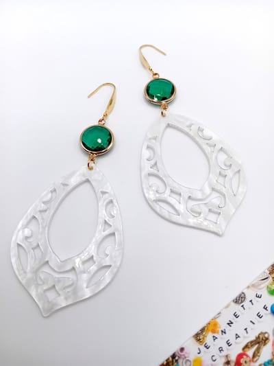 Jeannette-Creatief® - Resin - Barok Druppel Groot Green Glass - Dames Oorbellen - Crystal Glass - Groen Glas - Statement Oorbellen - Lange Oorbellen - Theater - Show - Feest - Emerald Green - Transformative Teal - Teal Green