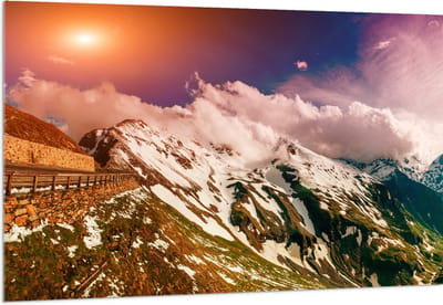 Acrylglas - Bergtoppen in Dicht Wit Wolkenveld bij Zonsondergang - 150x100 cm Foto op Acrylglas (Wanddecoratie op Acrylaat)