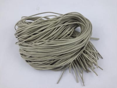 7 x Suede - look koord - licht - beige - 90 cm lang - sieraden maken, zoals ketting, armband.