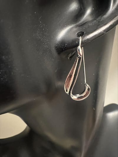 Haak oorbellen zilverkleurig | | Make up | Parfum | Moederdag | Verjaardagscadeau| Cadeautje| Valentijnsdag| Kado | sieraden | vaderdag | oorbellen | oorsieraden