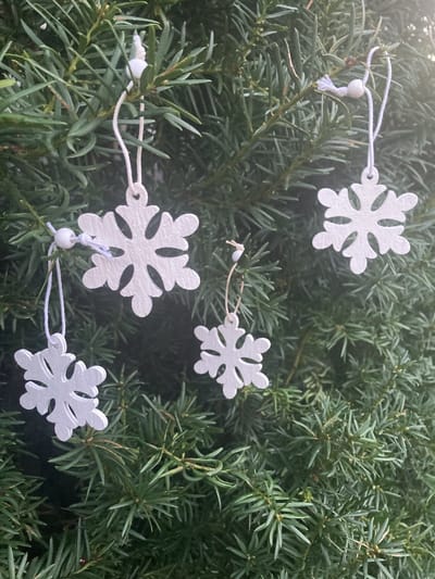 Houten hanger sneeuwvlok kerst winterhanger kersthanger winter sneeuwvlok  white snowflake white 4 stuks