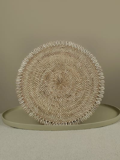 Blitzdeco - Placemat Rond - Dean - Licht Beige Rotan met Witte Schelpen - Handgemaakt