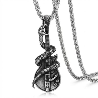 Zilverkleurige schakel ketting voor heren met gitaar en slang hanger – stoere ketting voor heren – metalen hanger in rockstijl