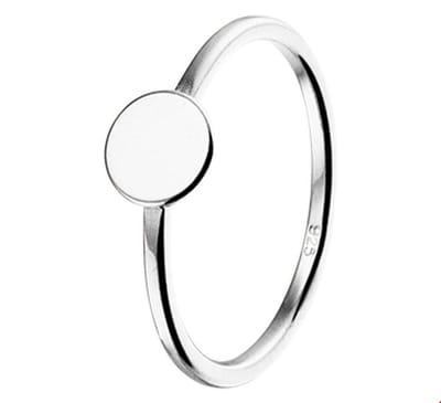 Mbrace Minimalistische Graveerring met Letter - Zilveren Initial Ring - 925 Sterling Zilver - Dunne Damesring met Rondje (6 mm) - Maat 18.5 mm