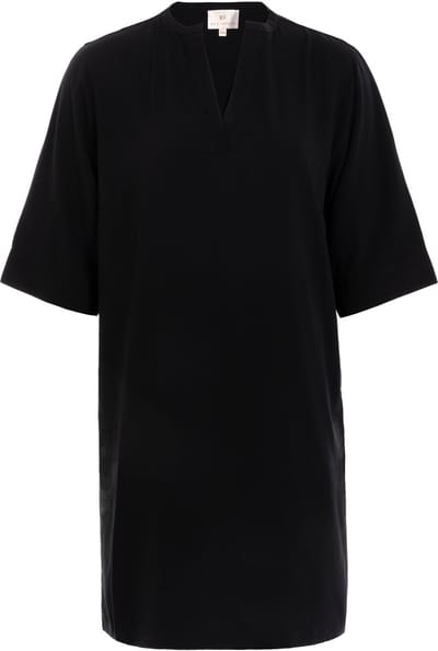 Knit Factory Nova Jurk - Dames rechte jurk - Met boot hals - Straight dress - Jurk voor het voorjaar en de zomer - Gemaakt van 100% modal viscose - Halflange mouwen - Zwart - 36/38