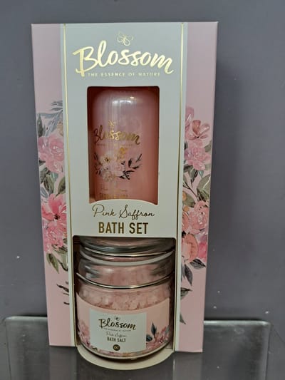 geschenk set vrouwen verjaardag - moeder dag - leuk geschenk - kerst - vriendin -vegan - - bad zout - douche gel - pink saffraan