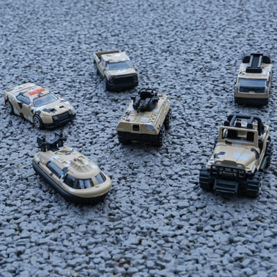 Desert Charge Militaire Off-Road Voertuig Model Mini Legeringsvoertuig Meerdere Stijlen Ornament Serie Kinderspeelgoed Cadeaus