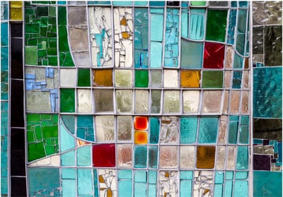 Fotobehangkoning - Behang - Vliesbehang - Fotobehang - Sapphire Stained Glass - 150 x 105 cm