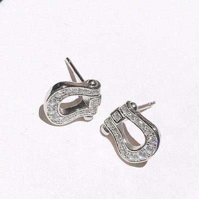 Huitan Chique U-vormige Oorbellen voor Vrouwen Belegd met Kristal Kubieke Zirconia Fijne Damesoorbellen Dagelijkse Slijtage Moderne Mode Sieraden gray