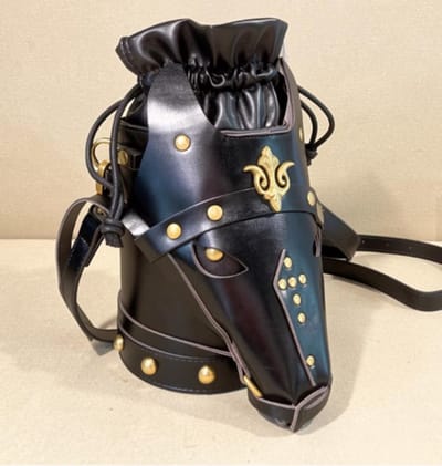 Hetty'S - Unieke handtas - Middeleeuws model paard - Maat 22 X 19 cm - Zwart leer