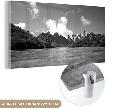 MuchoWow® Glasschilderij 40x20 cm - Schilderij acrylglas - Helder water op Bora Bora - zwart wit - Foto op glas - Schilderijen