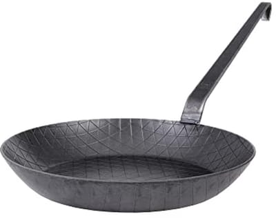 Smeedijzeren braadpan met haaksteel Ø 28 cm – Extra hoge rand, ongecoat en geribbeld – Professionele ijzeren pan