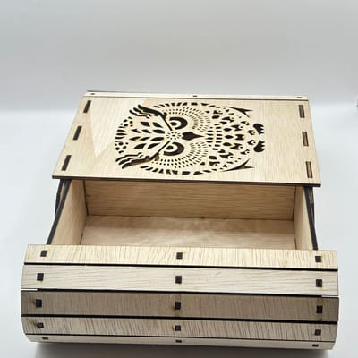 Decoratieve Houten Opbergdoos in de Vorm van een Boek – Handgemaakt uit Triplex (3 mm) – Laser Gesneden Uil Design – Unieke Cadeaudoos / Sieradendoos – Natuurlijke Houtkleur