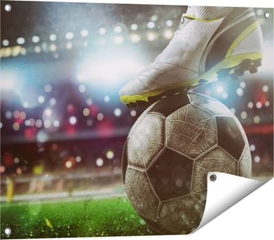 Gards Tuinposter Voetbal Aftrap met de Bal in het Stadion - 80x60 cm - Tuindoek - Tuindecoratie - Wanddecoratie buiten - Tuinschilderij