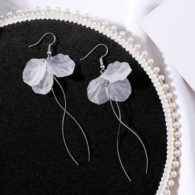 Boucles d'oreilles longues à pampilles en métal torsadé tendance pour femmes, boucles d'oreilles pendantes à pétales en acrylique, bijoux de déclaration élégants pour fête de mariage, cadeau gray