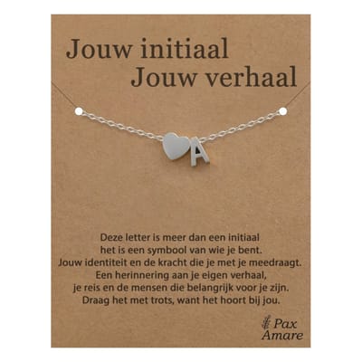 Letter A Armband op Cadeau Kaartje - Jouw initiaal, jouw verhaal - 15,5cm + 5,5cm verstelbaar Zilverkleurig Stainless Steel - Initiaal & Hartje Hanger - Pax Amare