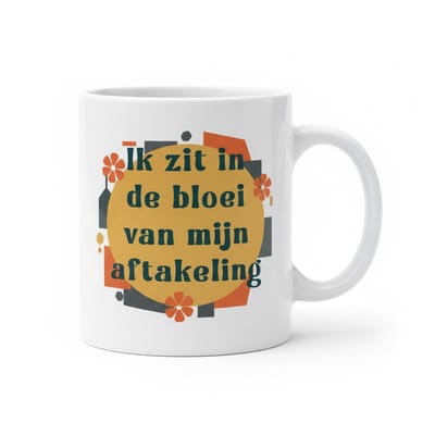 Ik Zit in de Bloei van Mijn Aftakeling – Grappige Quote Koffiemok 330 ml | Humoristisch & Ironisch Cadeau