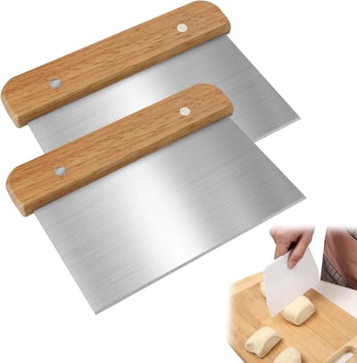 OIMG Deegschraper RVS - 2 stuks - Deegsteker - Houten handvat - Deegkrabber - Groentesnijder - Pizza mes - Deegsnijder - 15cm - Geschikt Voor Taart En Cake