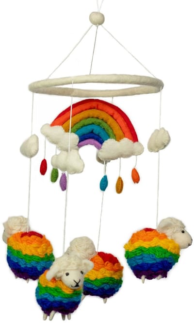 Ancient Wisdom - Muziekmobiel - Handgemaakte vilten mobiel met regenboogschaap - decoratie - kinderkamer - schommel - speelgoed - muziekmobiel - mobiel