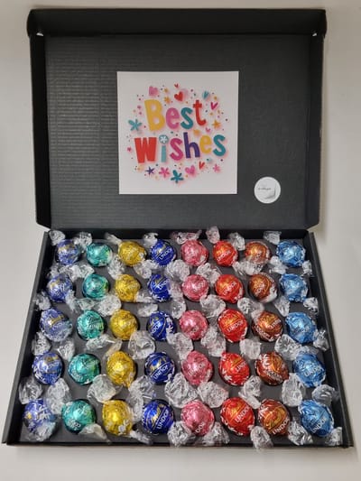 Chocolade Ballen Proeverij Pakket Groot | 40 stuks Lindt chocolade met Mystery Card 'Best Wishes' met persoonlijke (video)boodschap | Chocoladepakket | Feestdagen box | Chocolade cadeau | Valentijnsdag | Verjaardag | Moederdag | Vaderdag