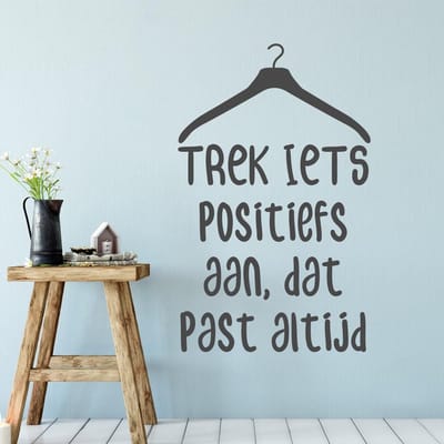 Muursticker "Trek iets positiefs aan dat past altijd" sticker