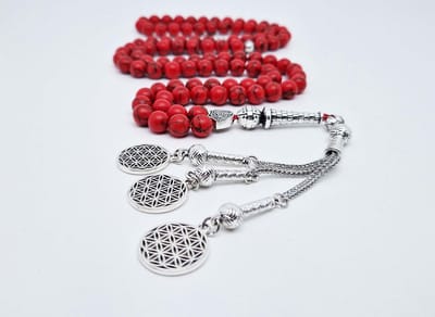 Handgemaakte tesbih "Tasbih" natuursteen "Rode howliet" - Aantal kralen 99 - Diameter kralen 8MM - met metaal tassel "Harmonie" - Een mooi cadeau-idee