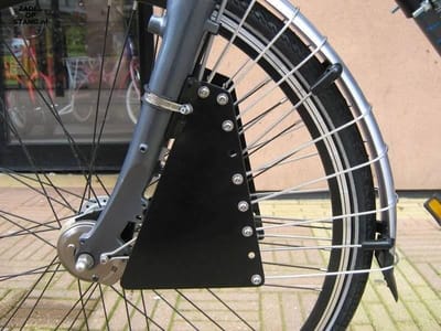 Zadel op Stang  Spaakafschermer - Zodat Voetjes Niet In De Spaken Kunnen Komen