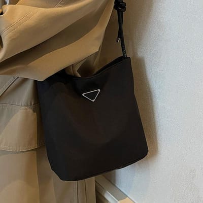 Koreaanse Versie van Ins Super Hete Tas Dames Tas Nieuwe High-end Eenvoudige Handtas Ins Commuting Bucket Bag black