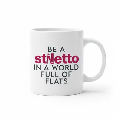 Be a Stiletto in a World Full of Flats Mok – Krachtige Mode Quote Koffiemok – 330 ml Keramische Mok