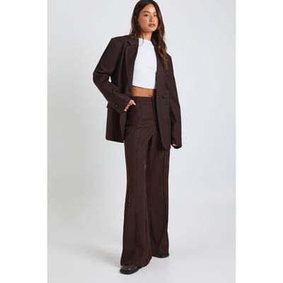 boohoo Dames Lange getailleerde slanke uitlopende broek | Chocoladebruin | Maat: 36
