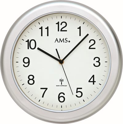 AMS F5956 - Wandklok - Analoog - Kunststof - Radiogestuurde tijdsaanduiding - Mineraal Glas - Zilverkleurig - Wit