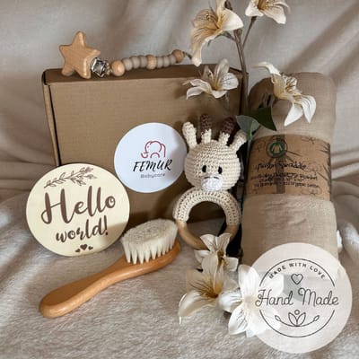Baby Geboorte Set – Baby Speelgoed – New Born Set – Geschenk Set - Kraamcadeau – Babyshower – Gender Reveal Party - Bijtring – Handgemaakt – Natuurlijke Materialen – Speenkoord - Giraffe