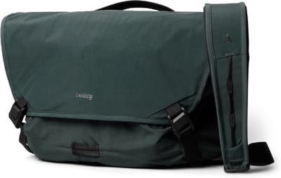 Messenger Tas - Fietstas Laptopvak - Comfortabel Fietsen - Magnetische Sluitingen - 32 x 52 x 17 cm - Diep Oceaanblauw