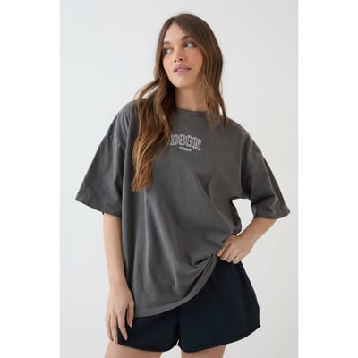 Dames Dsgn Studio Geborduurd Overgeverfd Oversized T-shirt | Charcoal | Maat: XS