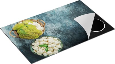 Chefcare Inductie Beschermer Bloemkolen op een Grijze Tafel - 85x52 cm - Afdekplaat Inductie - Kookplaat Beschermer - Inductie Mat