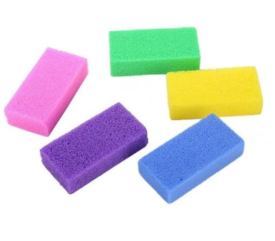 5 stuks PU-schuim puimstenen voor de voeten – 10 x 5 x 2,5 cm – Voetverzorgings- en pedicuretool – Voetvijl voor massage – Verwijdert dode huid en eelt – Dubbelzijdige puimsteen voor voeten en hielen – Willekeurig geselecteerde kleur