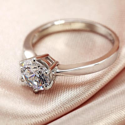 Huitan Bagues de Mariage et d'Engagement Classiques et Simples pour Femmes Bague en Cuivre Coloré Zircon Cubique de Haute Qualité Bijoux au Style Intemporel 10