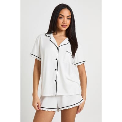 boohoo Dames Bruidsjurk Jersey 'bride' Geborduurd Pyjama Set Met Ruches Korte Mouwen Shirt & Short | White | Maat: 6