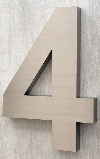 Huisnummer 4 RVS 3D Groot XXL - Hoogte 40 cm - Dikte 3 cm - Type 3D/40/RVS Arial.