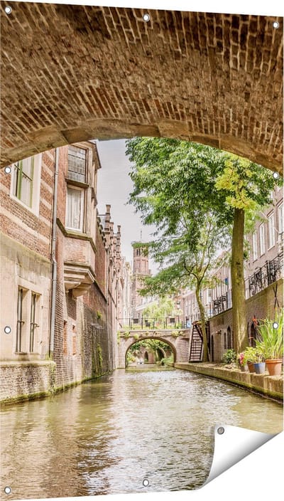 Gards Tuinposter Gracht in Utrecht onder de Brug - 80x120 cm - Tuindoek - Tuindecoratie - Wanddecoratie buiten - Tuinschilderij
