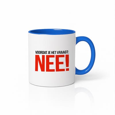 Witte & Blauwe Mok 330ml – “Voordat Je Het Vraagt: NEE!” Grappige Nederlandse Quote Koffiebeker
