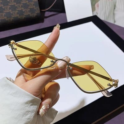 Lunettes de soleil tendance simples en métal pour femmes Hommes Nouvelle forme de demi-monture en forme de diamant Petits cadres Dopamine Lunettes de soleil d'extérieur black