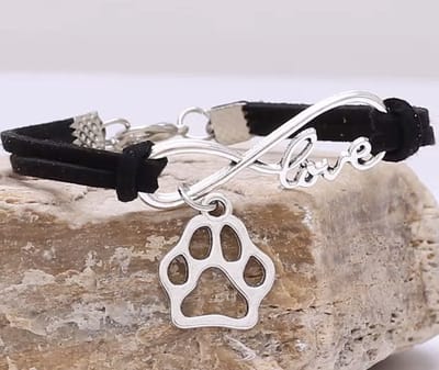 Armbandje 12Getit zwart met hondenpoot hangertje