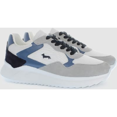 grijswitte suede schoenen