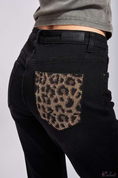 Broek Toxik3 met hoge taille boyfriend fit leopard detail zwart